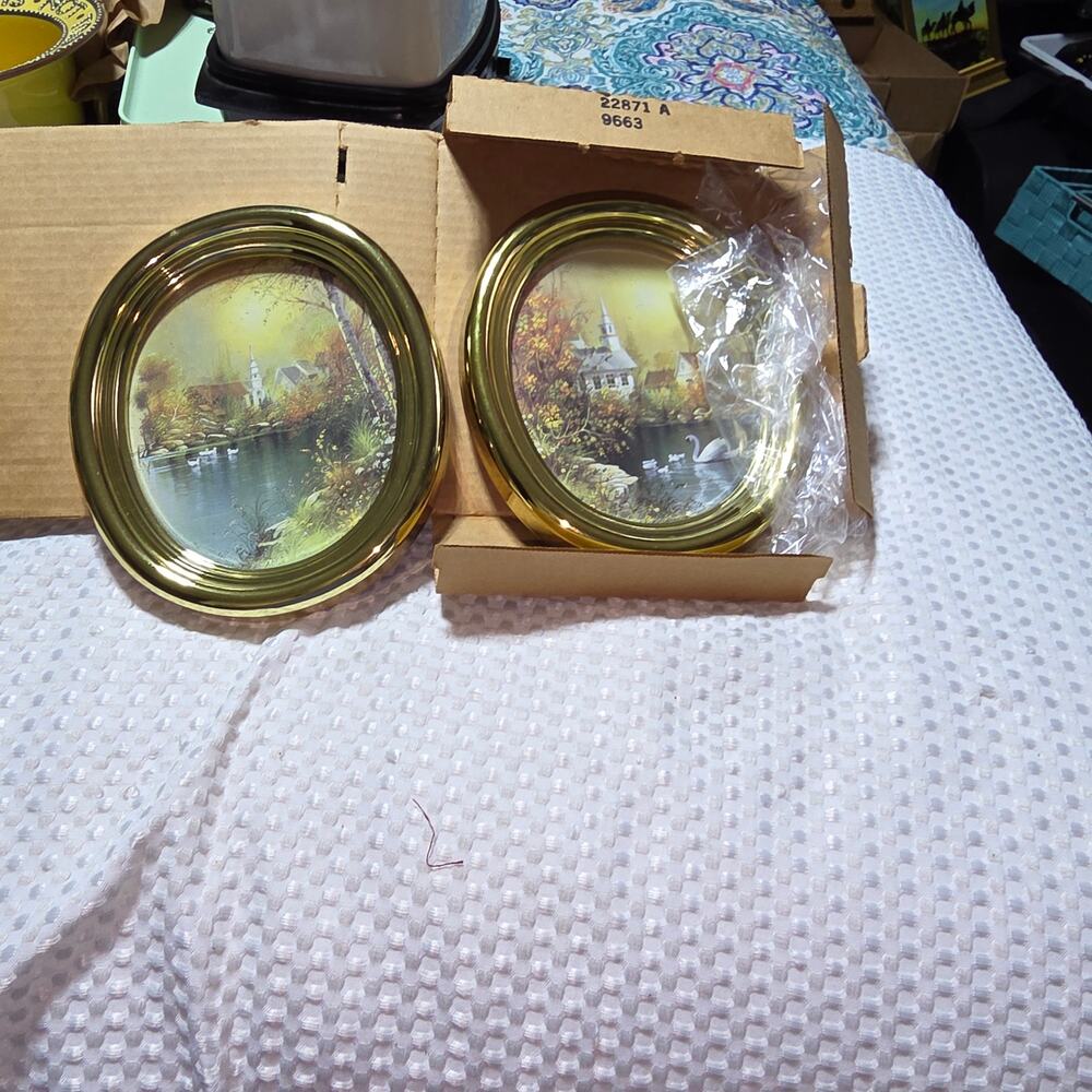 VINTAGE HOMOCO NIB SET OF 2 OVAL CHURCH PICTURES